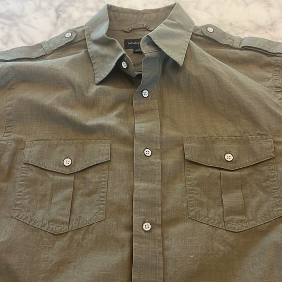 Awesome gently used banana republic button down - Picture 4 of 7